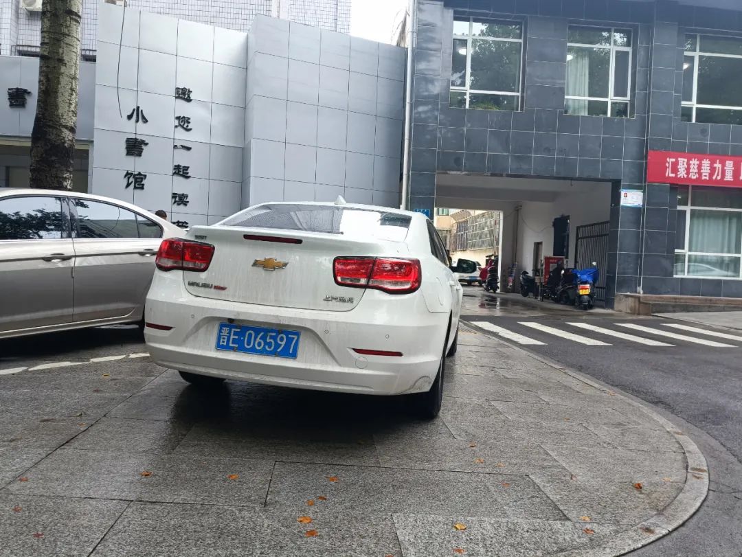 晋EEN991、晋E5M700......违停曝光！！！