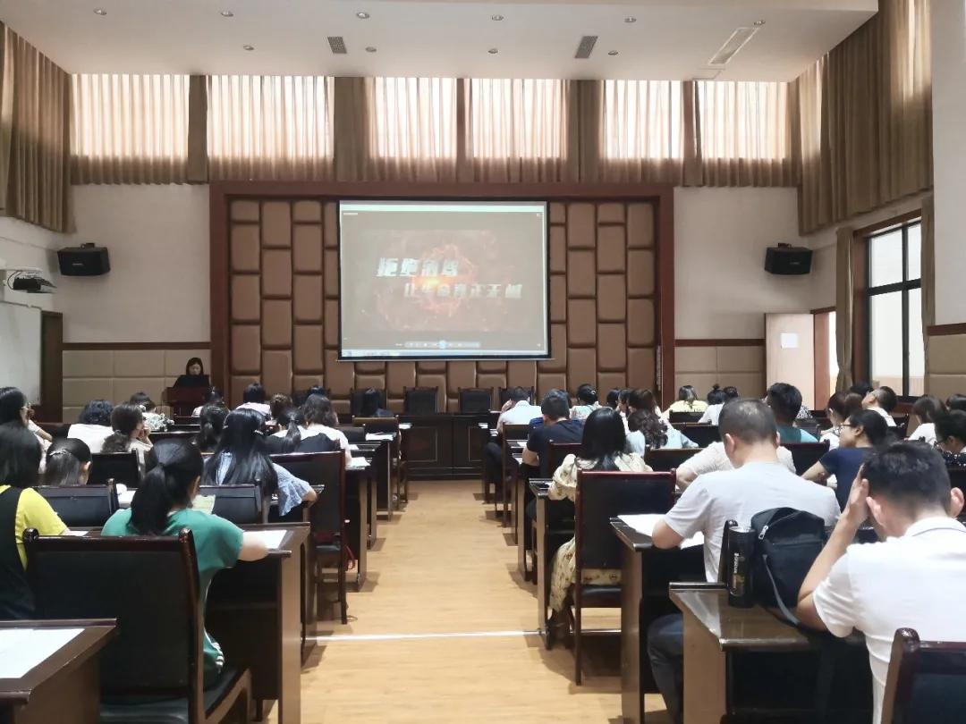 安洼小学违规收取补课费,严查中小学违规补课