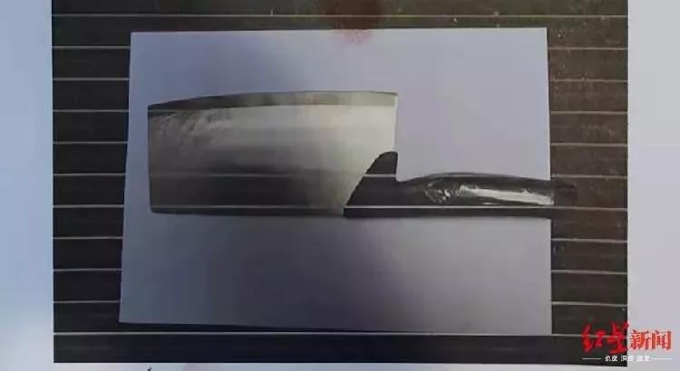 真是服了！高空抛物又来！贵州一女子小区散步，“钢琴”突然从天而降！结果......