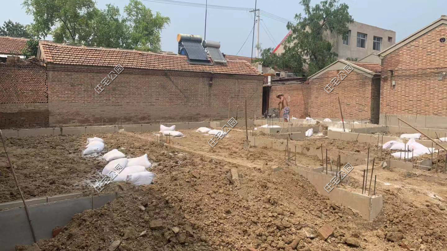 农村浇顶自建房,农村修建两层房屋15万小别墅