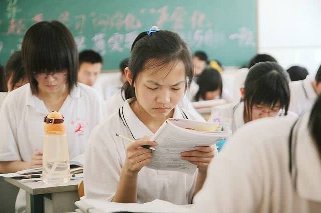 董卿解读文言文,董卿说你的付出一定要遇到对的人