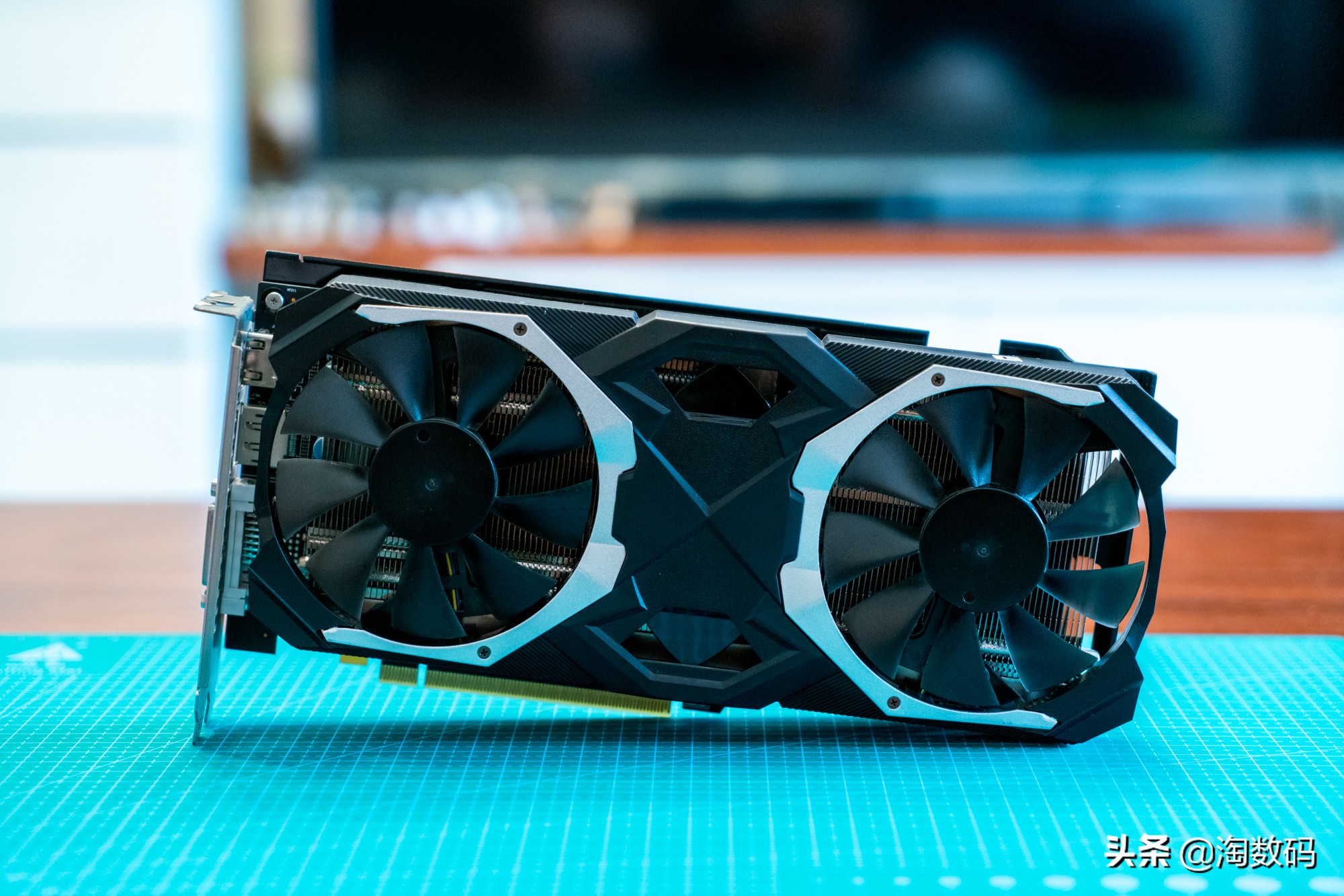 ￥399入手等效AMDRX580,2048sp的矿卡值不值？矿卡拆解烤机解析