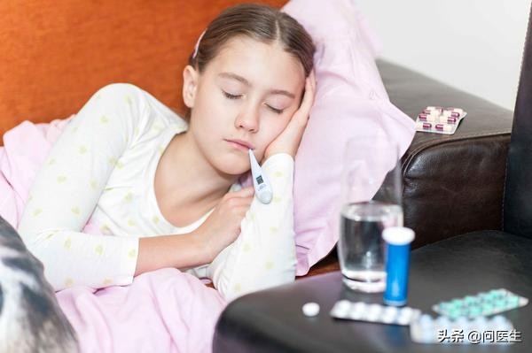 小孩发烧用退热贴有没有用,孩子发烧退热贴该不该贴