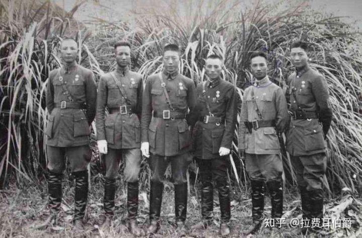 “这么光荣的一天，决不在辽远的将来，而在很近的将来。”