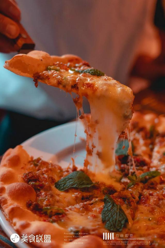 昆明这家开在76年前电影院的餐吧，手工披萨被写进国外旅游攻略