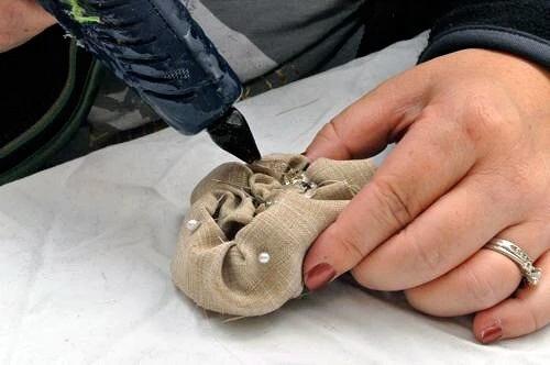 如何制作鲜花胸针图片教程,花朵胸针制作过程图解简单