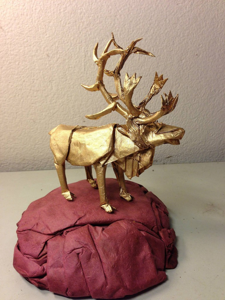 用正方形纸折出的立体中国龙,我们用一张纸做出立体龙