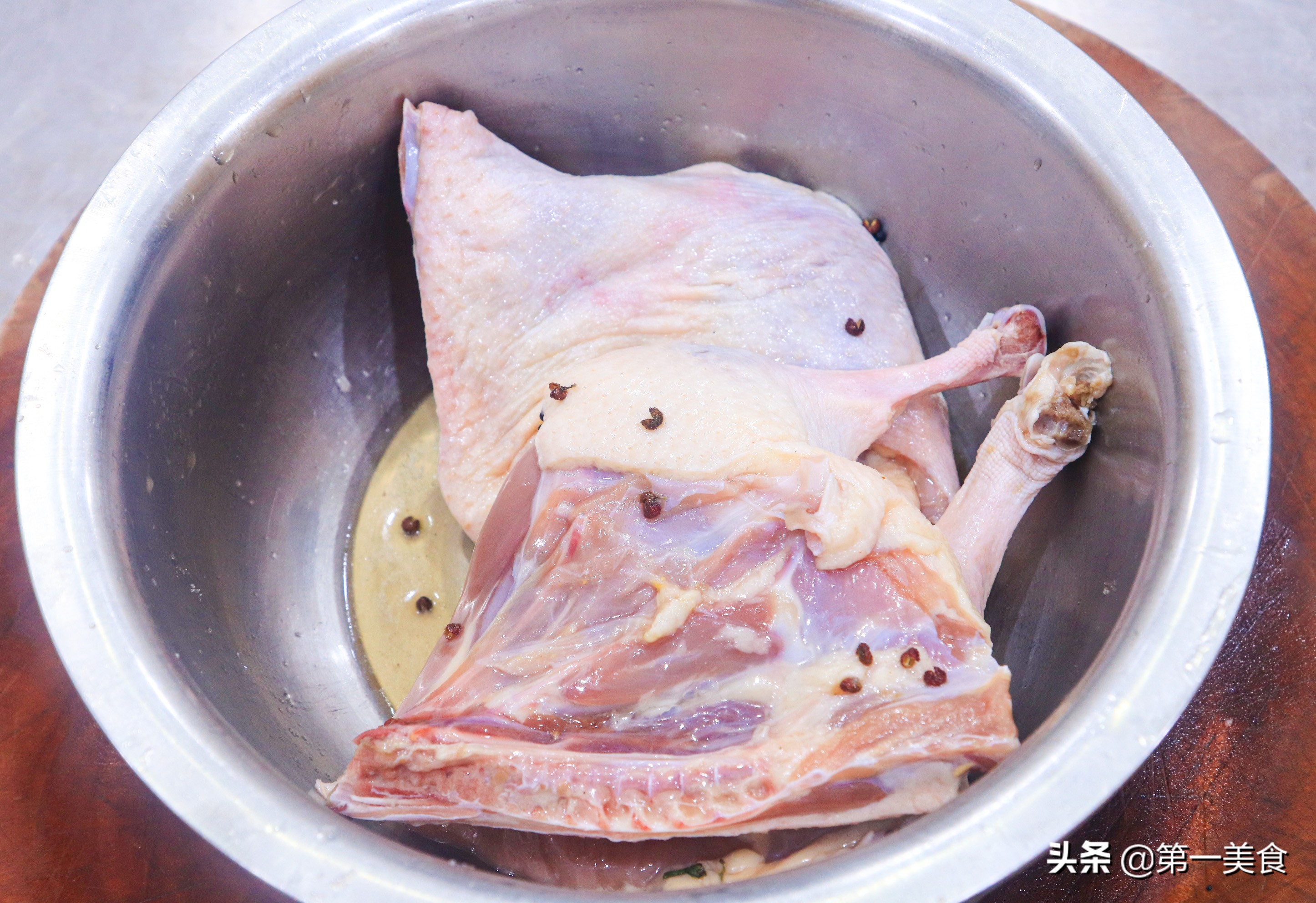 烧烤脆皮鸭脚怎么腌制,鸭腿怎么炸会外酥里嫩