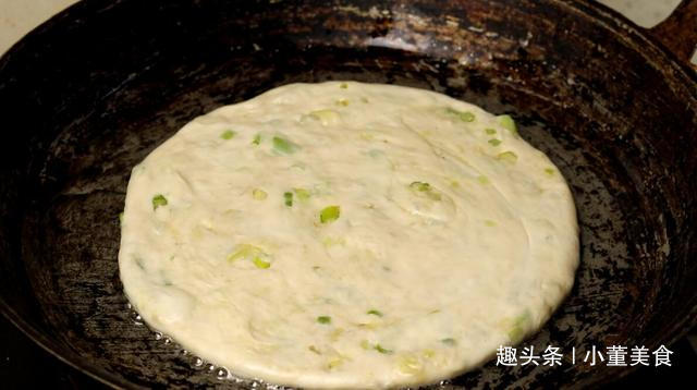 酥脆葱油饼的最简单制作方法,怎么做葱油饼才能香酥脆最好吃