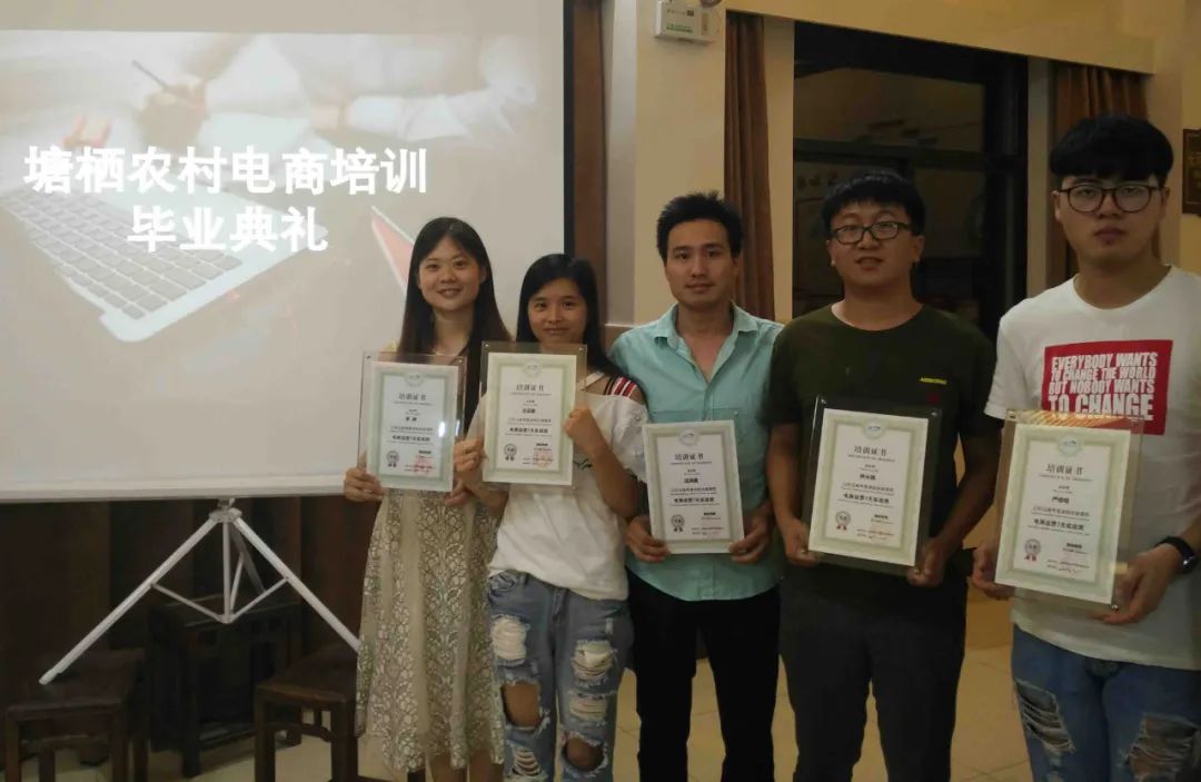 从微店售卖、朋友圈营销到直播带货...看“90后辣妈”变身塘栖枇杷电商“大神”