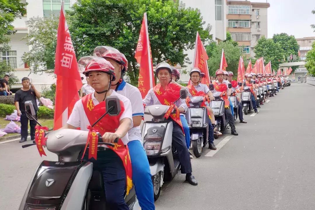携十万好礼祝高州一中全体教师生日快乐