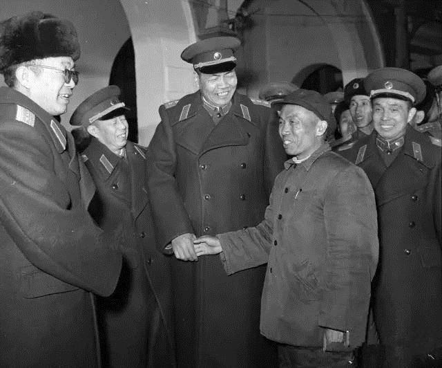 他曾任一野副司令，55年只授上将，儿子的成就却比元帅后人还厉害