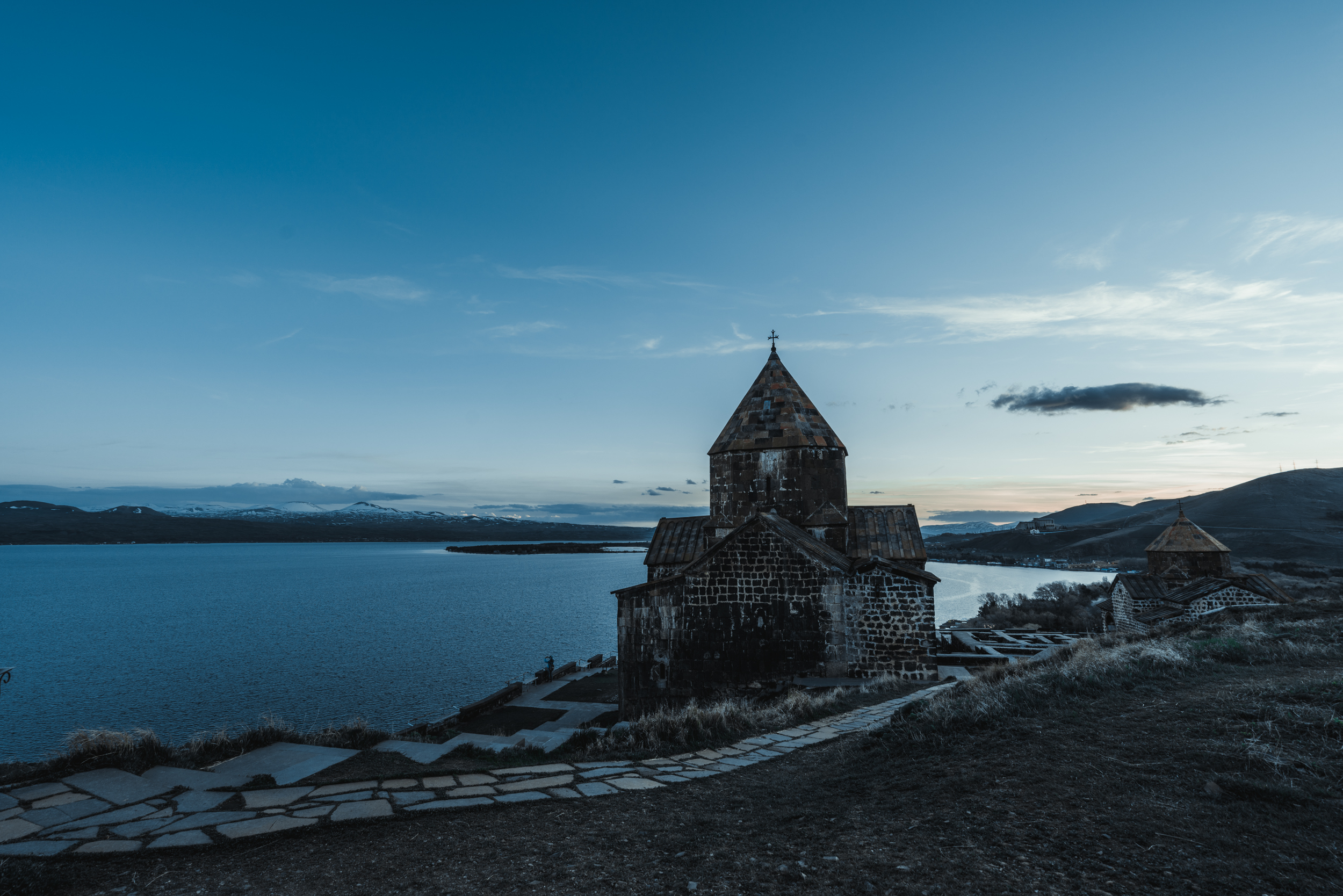 高加索的明镜，万里丝路穿过的闪亮珍珠，如今是拍照的圣地