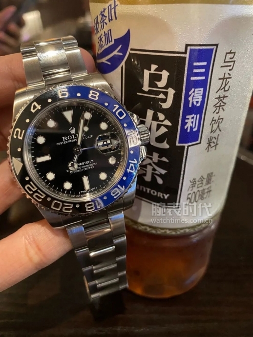 网友晒自己微信好友数量,网友晒1300手表