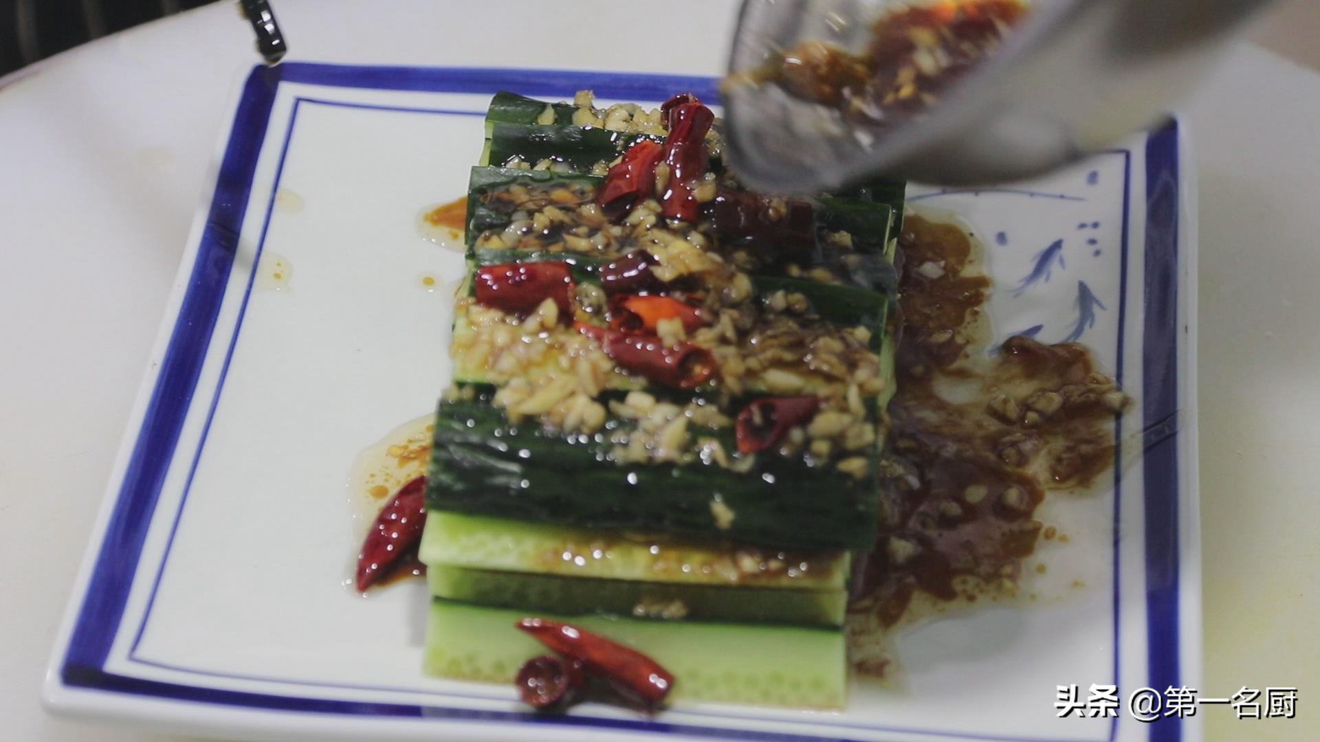 黄瓜的家常做法凉拌香辣,黄瓜凉拌香辣金针菇的做法