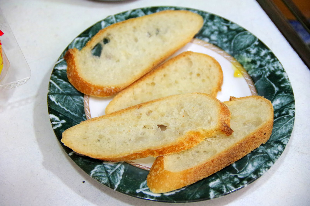 皮蛋和它一起拌简直绝配，5块钱一大盘吃上瘾了，去饭店都吃不到