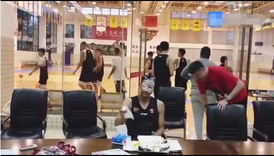 2011易建联从nba回归cba首秀,cba易建联算一哥吗