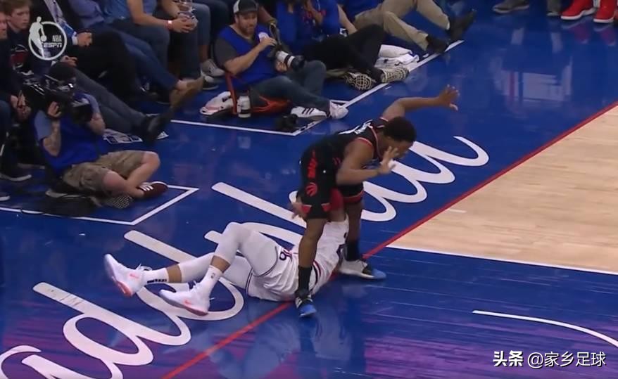 勒布朗詹姆斯冲突瞬间,詹皇肘击后道歉