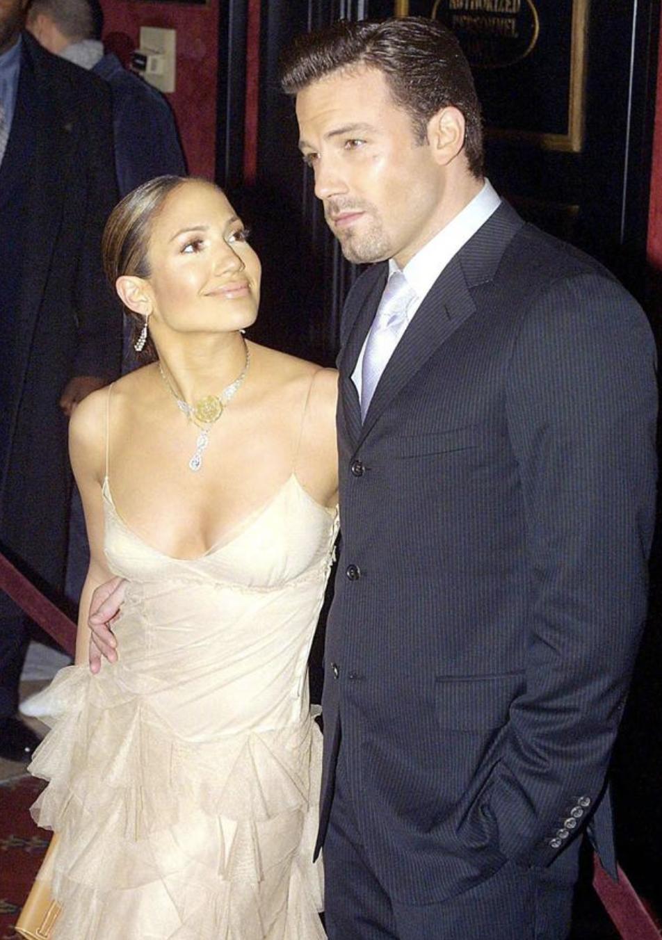 大本或将购买婚戒,携母亲现身珠宝店,19年前花1600万买戒指求婚