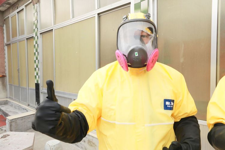 医护人员与孩子隔空喊话,抗疫医生隔空喊话