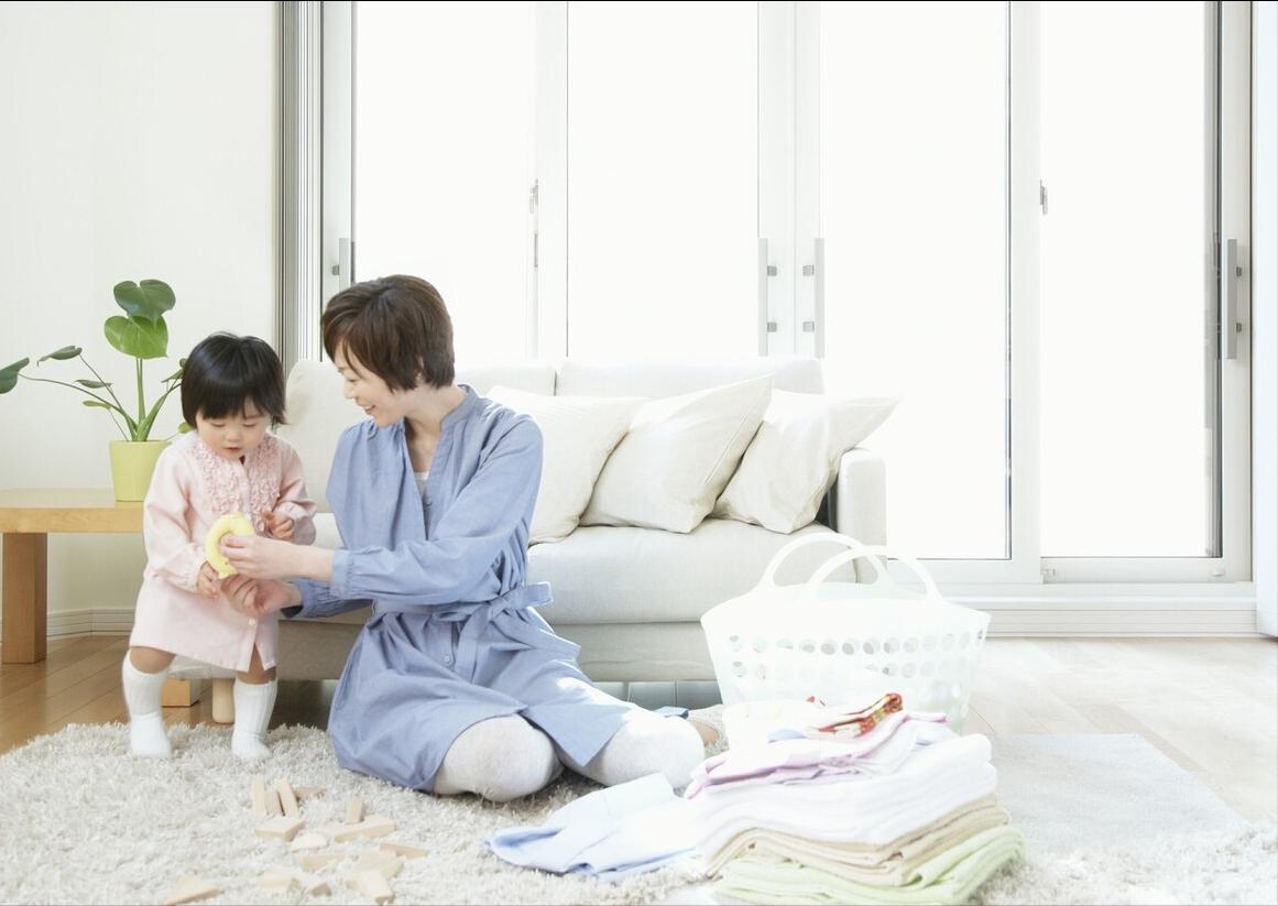 洗衣服把洗衣液倒错槽怎么办,洗衣液直接倒衣服上变色怎么恢复