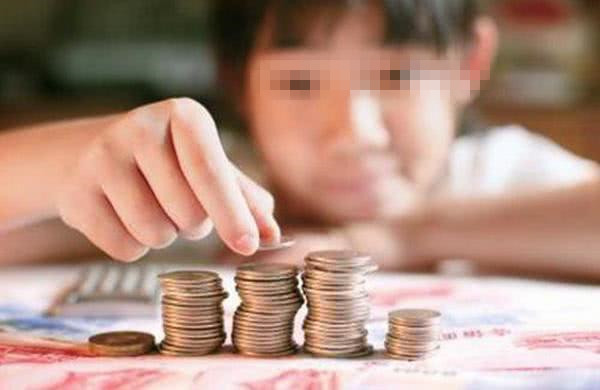 妈妈给零花钱说明什么,两个妈妈给孩子零花钱不同的方式