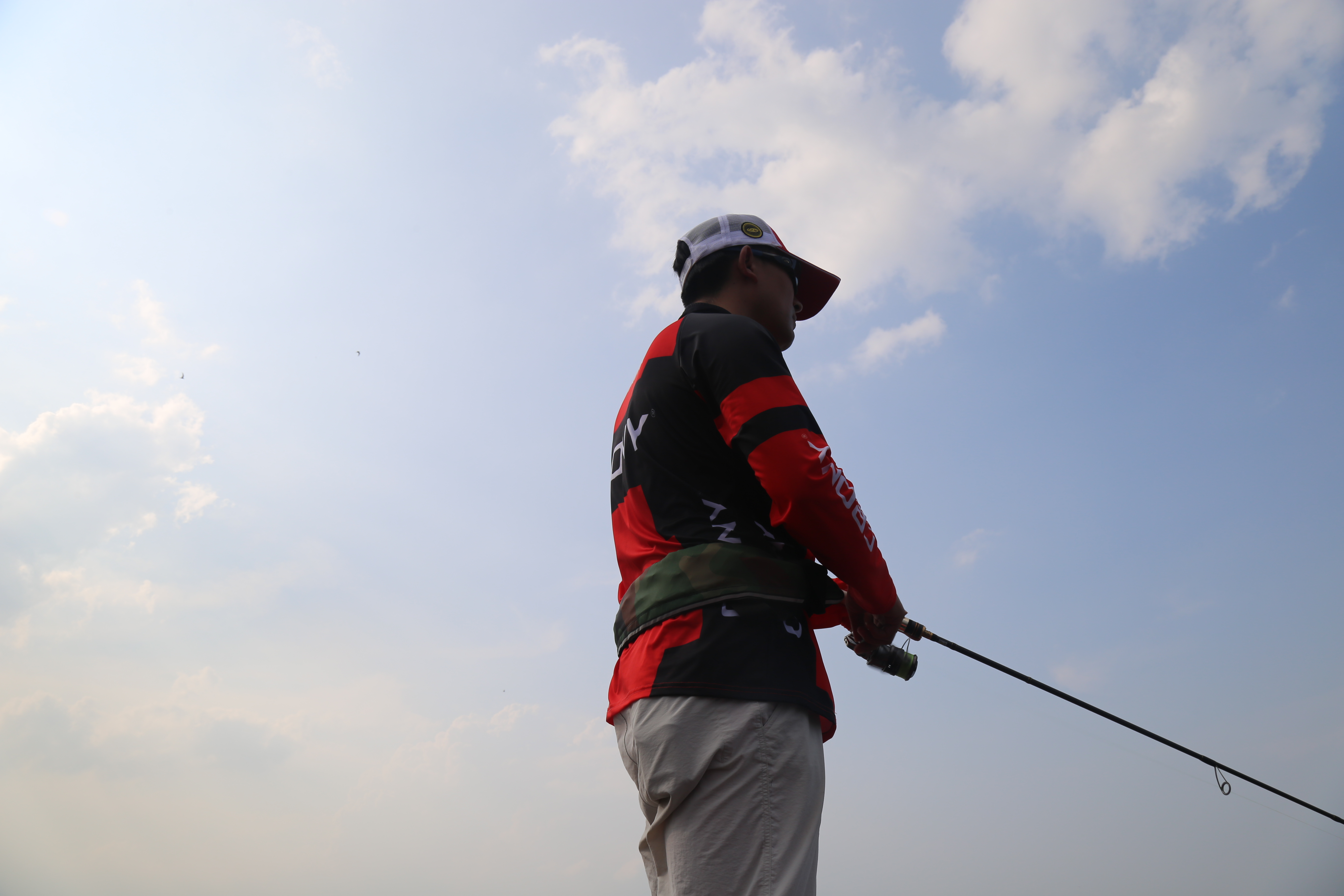 路亚怎么判断是中鱼还是挂底,路亚挂底严重用什么钓法