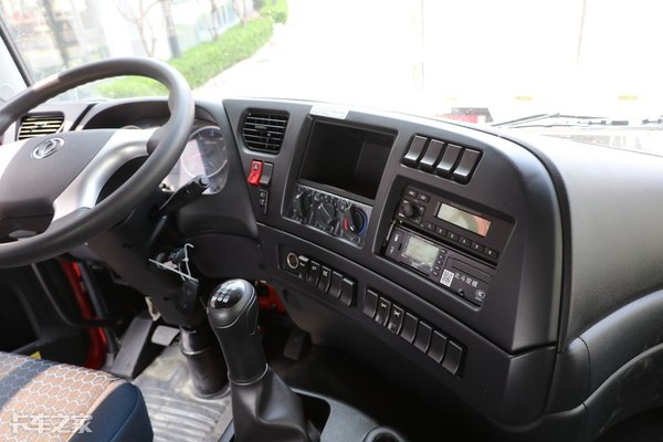 乘龙h5v4x2港口牵引车,豪沃tx-4x2港口牵引车