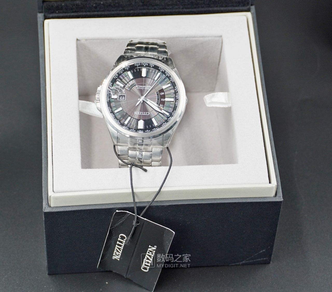 西铁城光动能手表h145开后盖,西铁城光动能手表黑盘视频评测