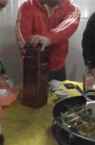 新娘开心的搞笑视频,搞笑gif开心一刻女司机上车