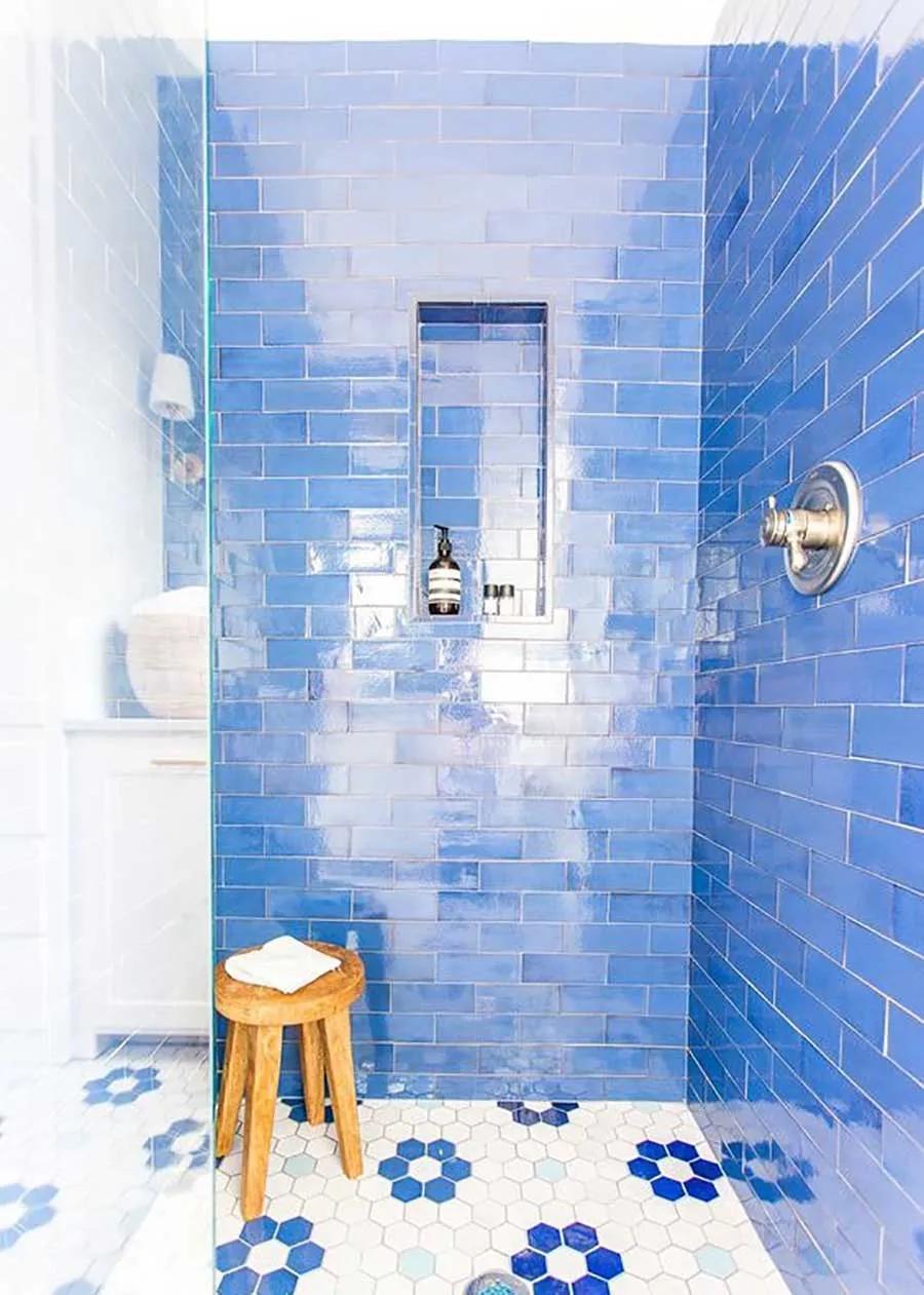 4平米卫生间瓷砖600*1200直贴效果,卫生间400*800深灰色瓷砖腰线效果