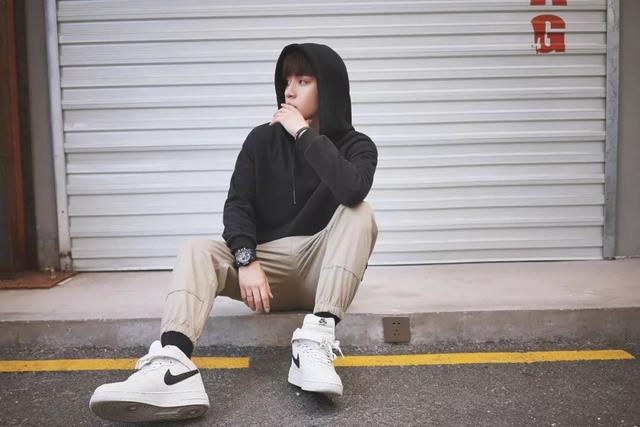 李维斯联名卫衣,李维斯联名小熊卫衣