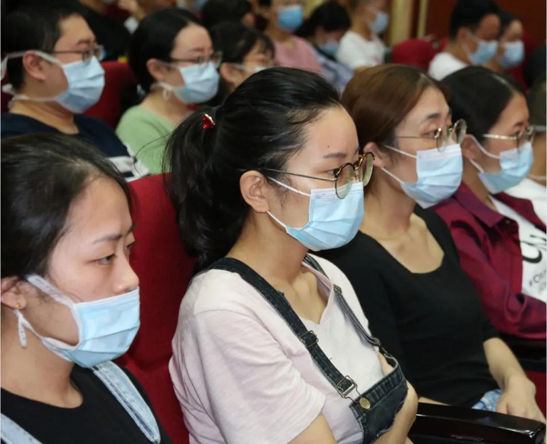 弘扬抗疫精神同心共抗疫情,医师节弘扬抗疫精神护佑人民健康