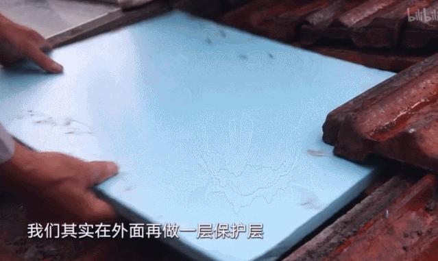 上海11㎡蜗牛窝住两代人，睡觉腿伸不直站着头碰天花板，还住30年