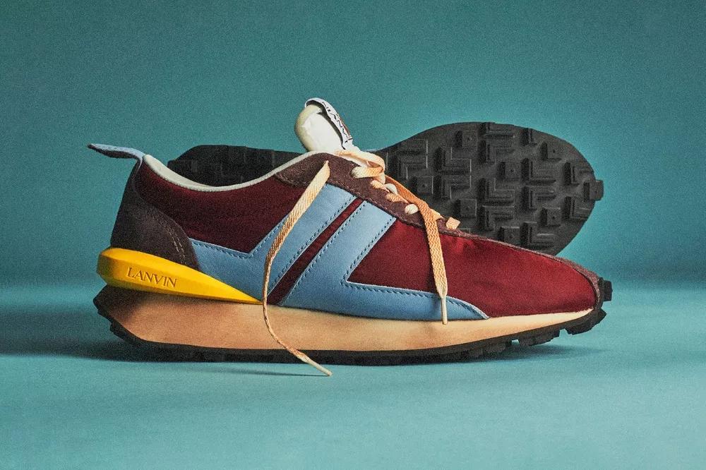 今天上班迟到了,因为隔壁公司的姑娘问我要鞋子链接|球鞋推荐