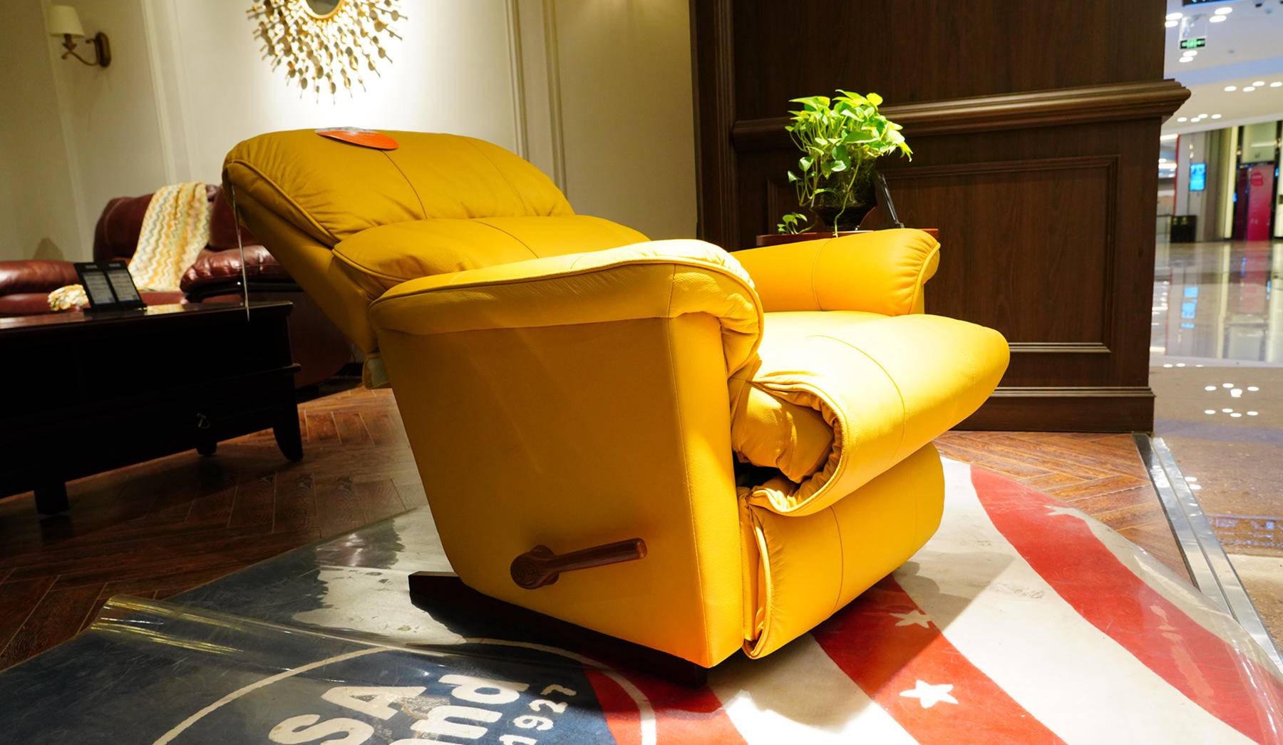 乐至宝沙发和芝华仕哪个档次高,乐至宝和芝华仕一万多沙发哪个好