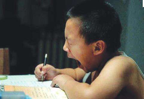 孩子一写作业就磨蹭找理由怎么办,一写作业孩子就有情绪怎么办