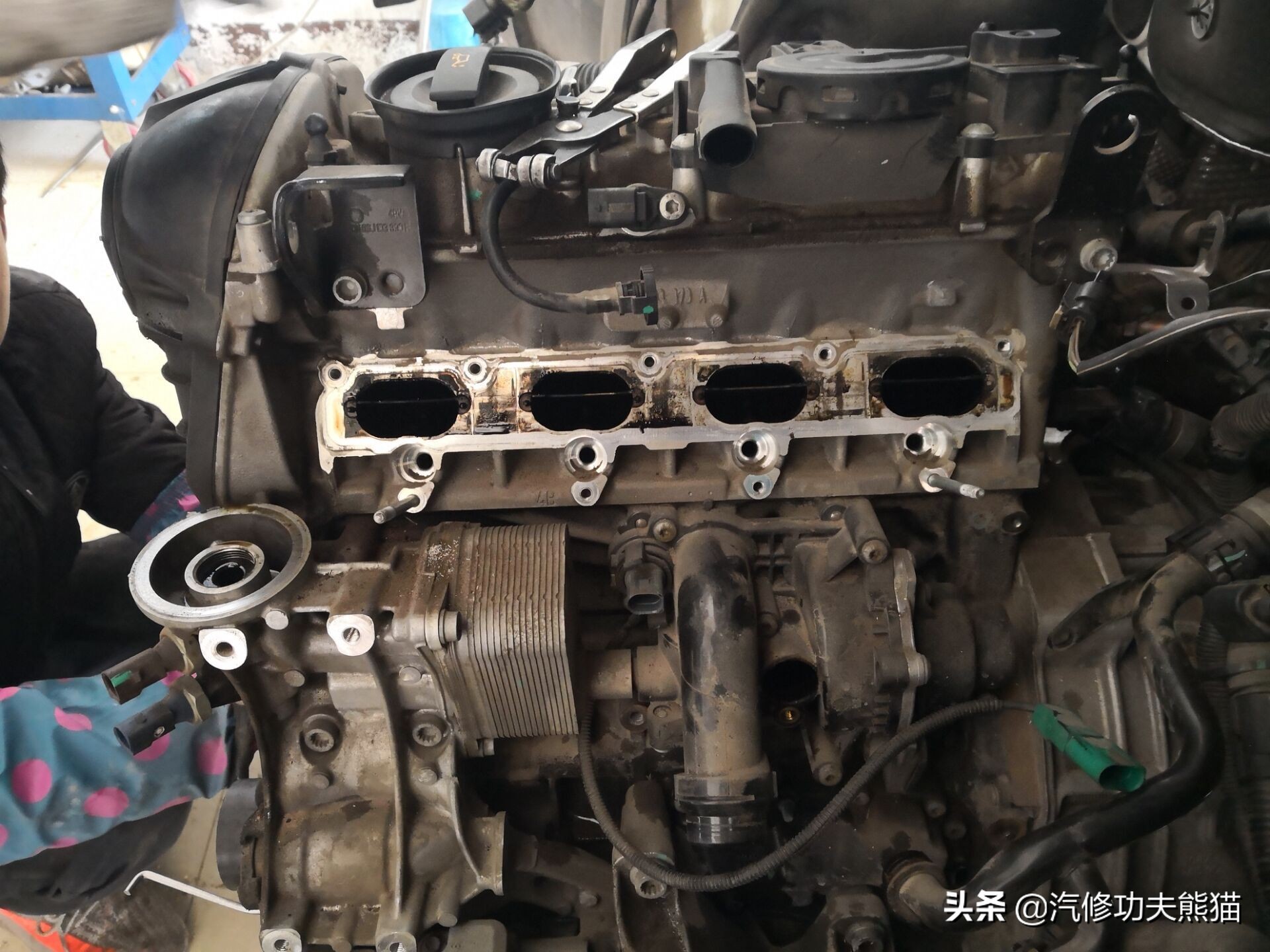 奥迪q53.2自吸发动机烧机油吗,12款奥迪q5发动机烧机油改进