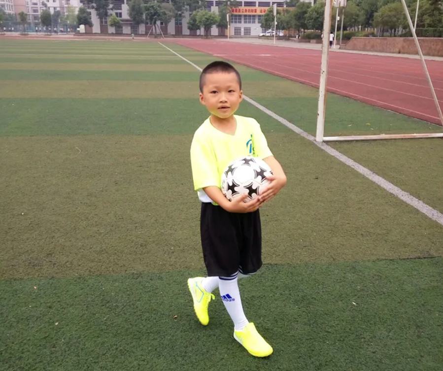 小小少年足球教学,青少年足球成长之路