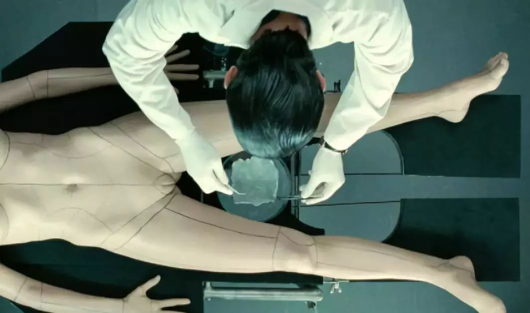 女儿被侵犯变成杀人魔,父亲将杀害女儿的凶手变性