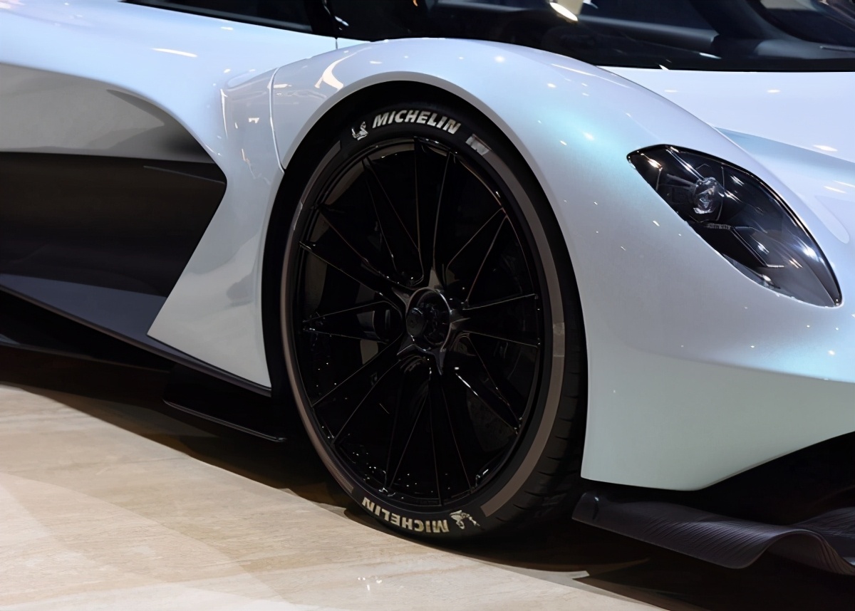 阿斯顿马丁amb001全球限量多少台,阿斯顿马丁梦幻暗夜紫