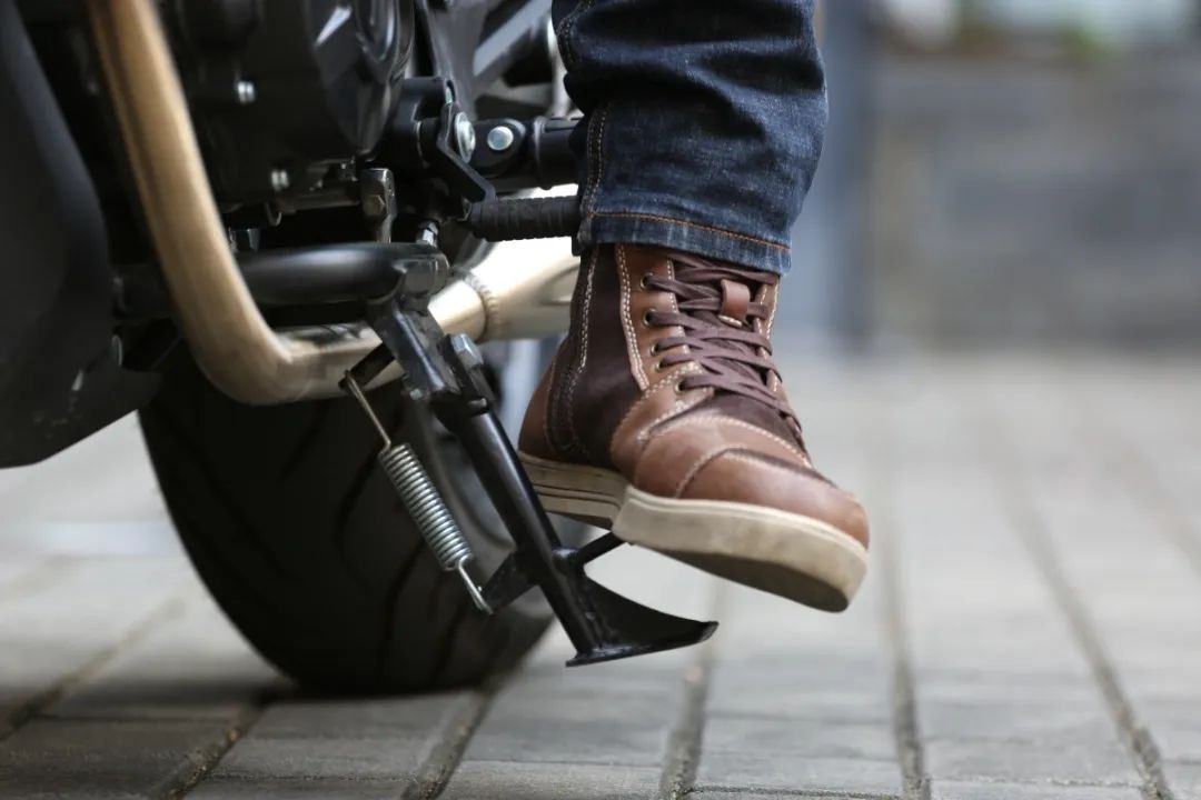 中量级双缸复古赛科龙re3试驾,宗申赛科龙re3双缸400复古摩托