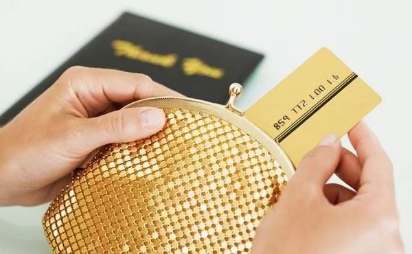 信用卡欠20万贷款30万自救方法,信用卡欠30万怎么合理还款呢