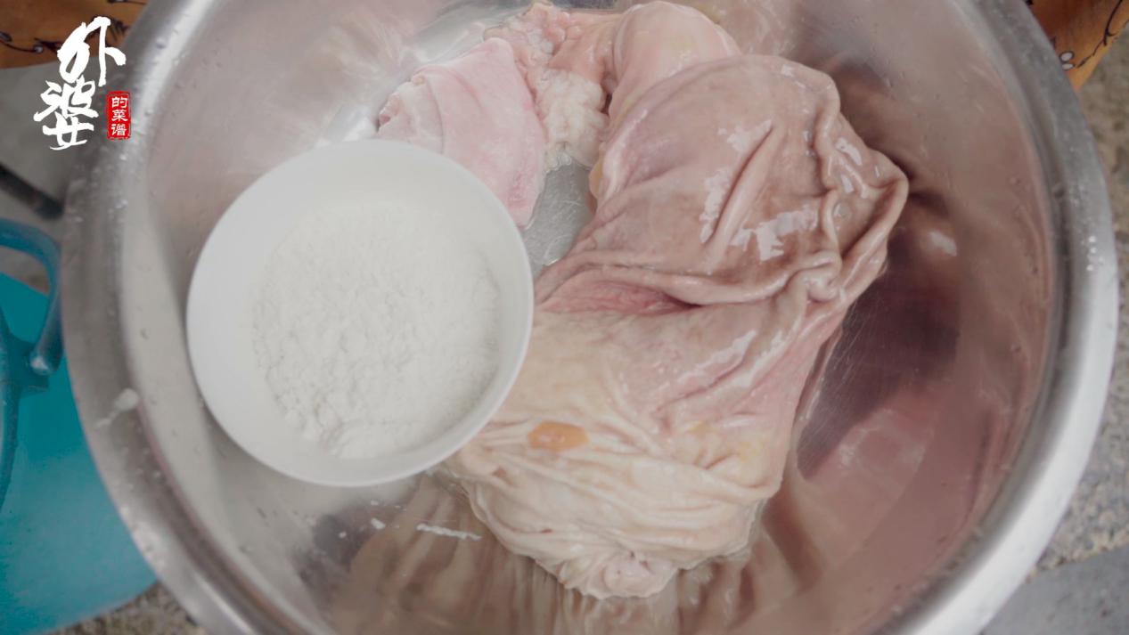 猪肚要用醋洗吗,猪肚要洗干净再冰冻吗