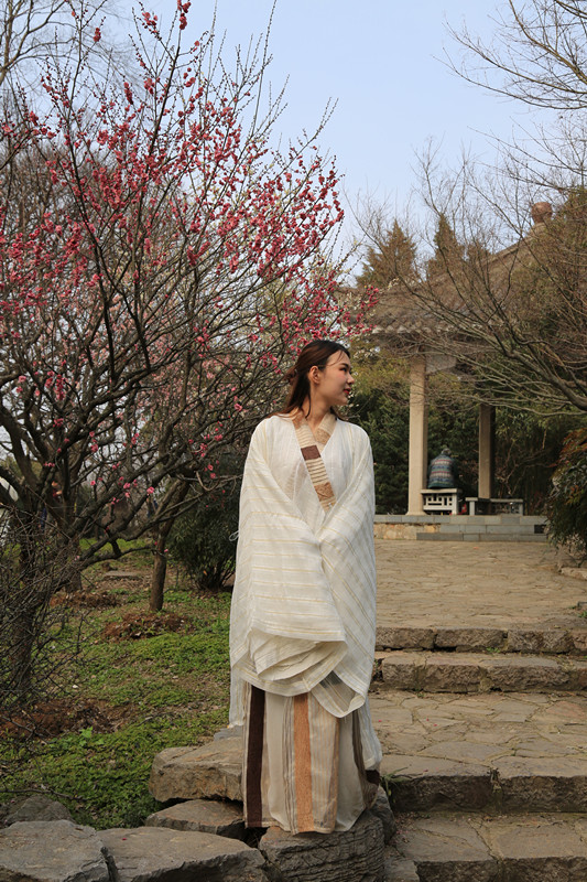 南京古林梅岭，二梅报春；盆景园梅花，婀娜多姿