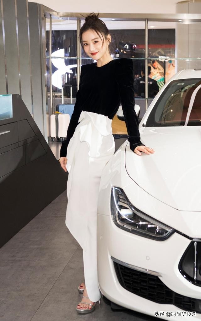 袁姗姗丝绒,袁姗姗一袭黑色丝绒连衣裙