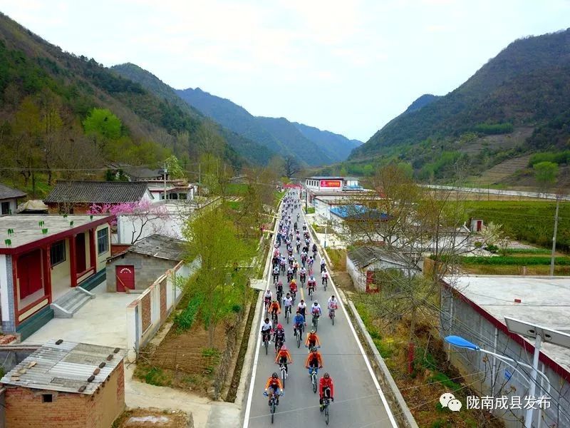 我叫成县，这是我2019年的自拍照~