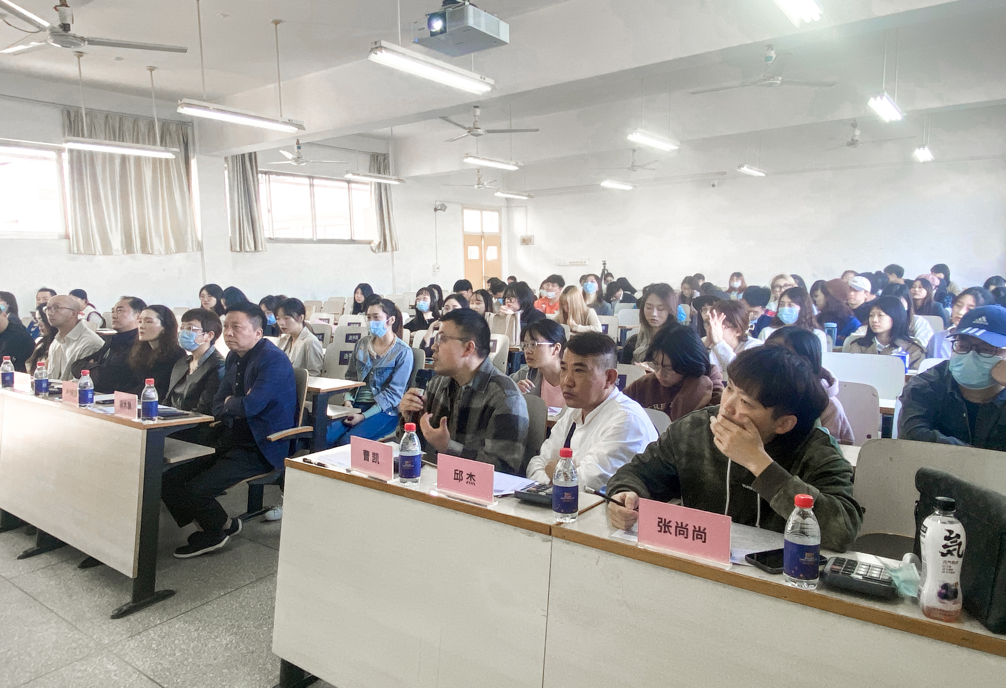 5组作品获复赛“直通车”资格，武汉大学生时尚设计创新创业大赛走进校园