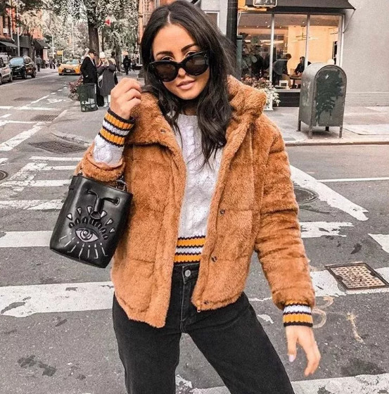 高级感羊羔绒外套慵懒风,一件羊羔绒外套点亮你冬季的时髦