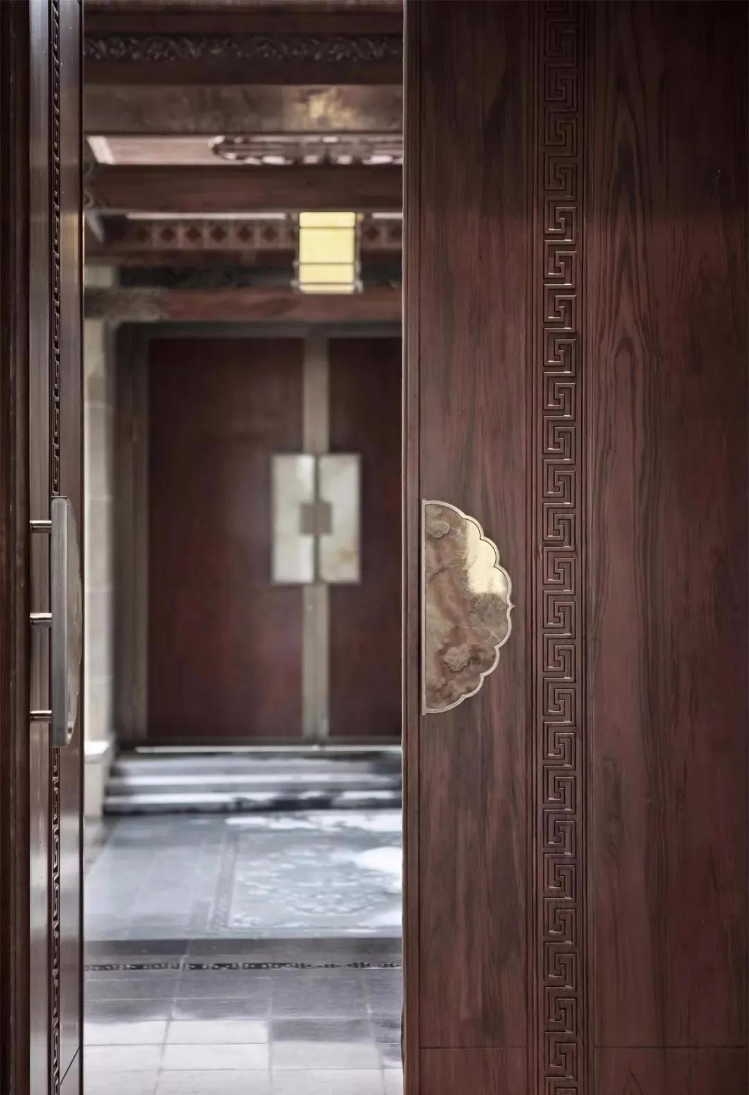 入户门门套什么材质好看又实用,装修的门套和门怎么选择